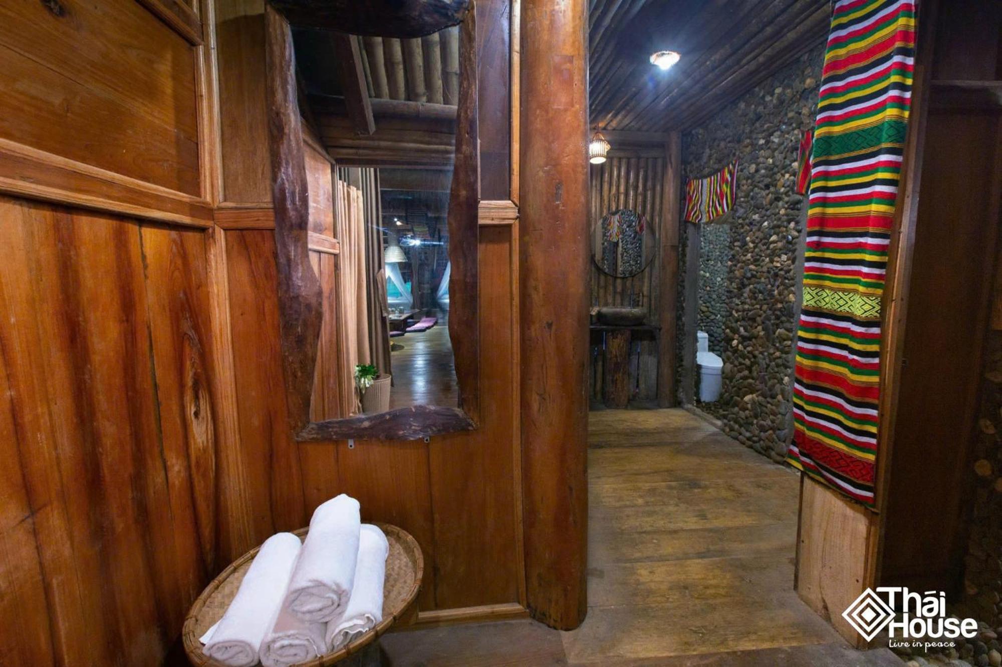Thai House Pu Luong - Century Old Stilt House With Terrace Views Huong Ba Thuoc Exteriér fotografie